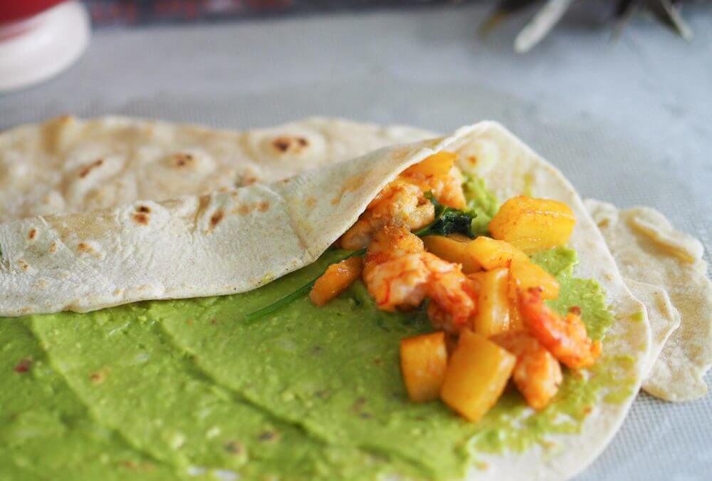 Wrap aux crevettes, ananas et guacamole
